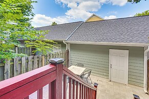 Greensboro Townhome w/ Fire Pit < 1 Mi to Downtown