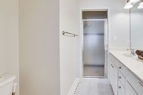 Greensboro Townhome w/ Fire Pit < 1 Mi to Downtown