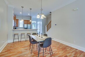 Greensboro Townhome w/ Fire Pit < 1 Mi to Downtown