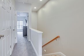 Greensboro Townhome w/ Fire Pit < 1 Mi to Downtown