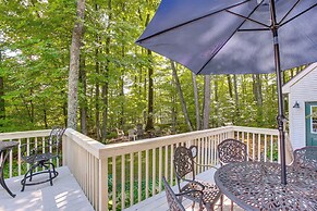 Manor Green: Cedar Home w/ Fire Pit, 3 Mi to Lake!