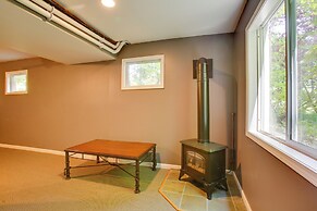 Manor Green: Cedar Home w/ Fire Pit, 3 Mi to Lake!