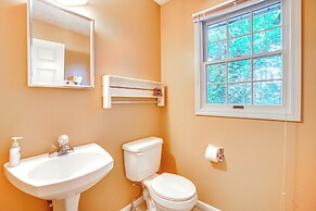 Manor Green: Cedar Home w/ Fire Pit, 3 Mi to Lake!
