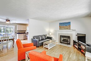 Manor Green: Cedar Home w/ Fire Pit, 3 Mi to Lake!