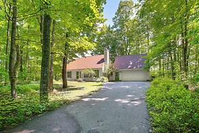 Manor Green: Cedar Home w/ Fire Pit, 3 Mi to Lake!