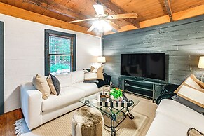 Lovely Gilbertsville Cabin w/ Patio, 4 Mi to Water