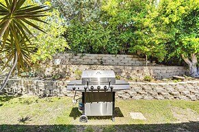 Pool & Jacuzzi: Spacious Home Near Laguna Beach!