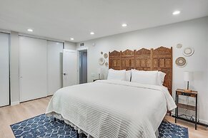 Pool & Jacuzzi: Spacious Home Near Laguna Beach!