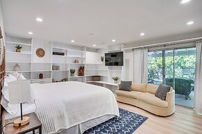 Pool & Jacuzzi: Spacious Home Near Laguna Beach!