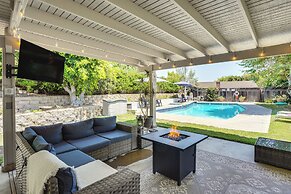 Pool & Jacuzzi: Spacious Home Near Laguna Beach!