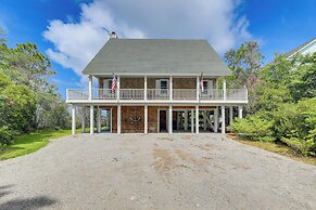 Waterfront Home w/ Screened Porch & Sunsets