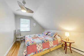 Kennebunk Getaway w/ Deck < 3 Mi to Beaches!