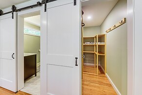 Kennebunk Getaway w/ Deck < 3 Mi to Beaches!
