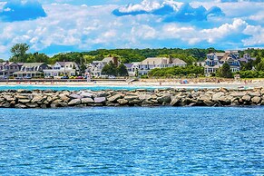 Kennebunk Getaway w/ Deck < 3 Mi to Beaches!