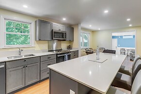 Kennebunk Getaway w/ Deck < 3 Mi to Beaches!