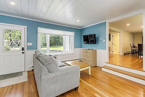 Kennebunk Getaway w/ Deck < 3 Mi to Beaches!