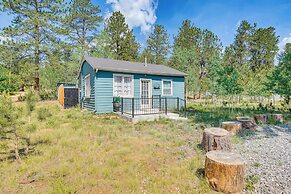 Bailey Cabin Retreat w/ Patio & Hot Tub!