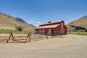 Remote Idaho Mountain Lodge w/ River Access!
