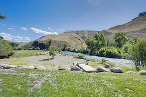 Remote Idaho Mountain Lodge w/ River Access!