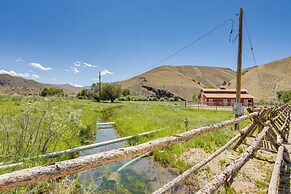 Remote Idaho Mountain Lodge w/ River Access!