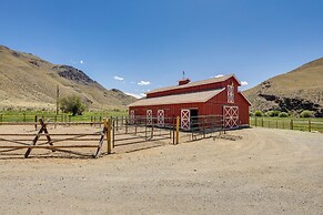 Remote Idaho Mountain Lodge w/ River Access!