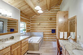 Remote Idaho Mountain Lodge w/ River Access!
