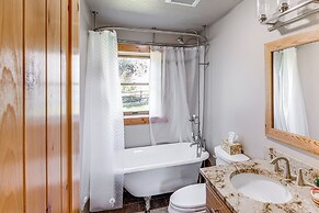 Remote Idaho Mountain Lodge w/ River Access!