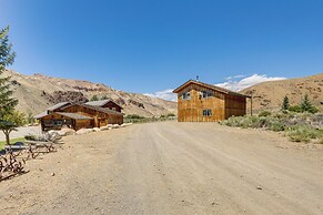 Remote Idaho Mountain Lodge w/ River Access!