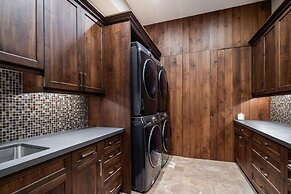 7 Renegade Rd 6 Bedroom Home by Moonlight Basin Lodging