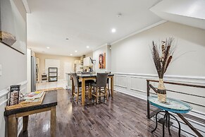 Elegant 5br Townhome In Prime Location 5 Bedroom Townhouse by RedAwnin