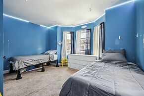 Elegant 5br Townhome In Prime Location 5 Bedroom Townhouse by RedAwnin