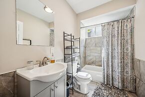 Elegant 5br Townhome In Prime Location 5 Bedroom Townhouse by RedAwnin