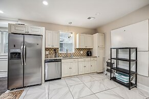 Elegant 5br Townhome In Prime Location 5 Bedroom Townhouse by RedAwnin