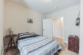 Elegant 5br Townhome In Prime Location 5 Bedroom Townhouse by RedAwnin