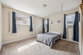 Elegant 5br Townhome In Prime Location 5 Bedroom Townhouse by RedAwnin