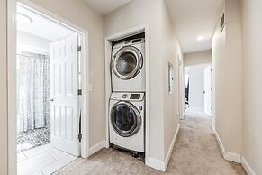 Elegant 5br Townhome In Prime Location 5 Bedroom Townhouse by RedAwnin