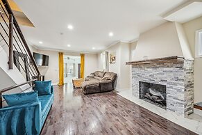 Elegant 5br Townhome In Prime Location 5 Bedroom Townhouse by RedAwnin