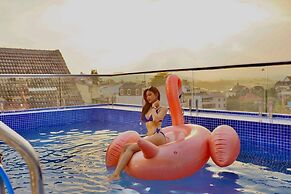 TTR Skypool View Hotel