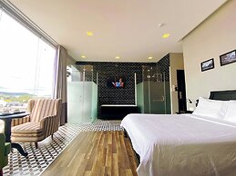 TTR Skypool View Hotel