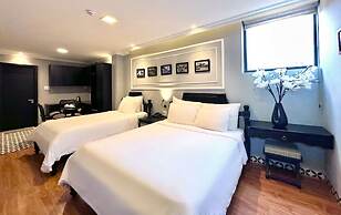 TTR Skypool View Hotel