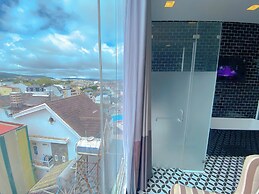 TTR Skypool View Hotel