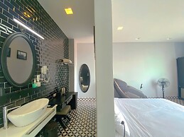 TTR Skypool View Hotel