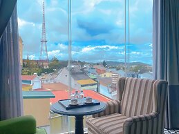 TTR Skypool View Hotel