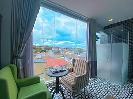 TTR Skypool View Hotel