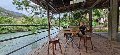 Yaxlik River lodge