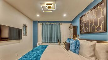 Art Deco Broadway Bedroom (with Shared Common Area)