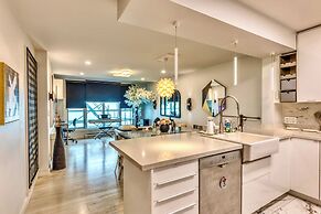 Art Deco Broadway Bedroom (with Shared Common Area)