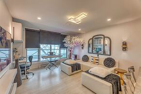 Art Deco Broadway Bedroom (with Shared Common Area)