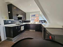 Apartment - Sleeps 4 & Free Parking