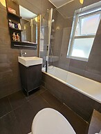 Apartment - Sleeps 4 & Free Parking